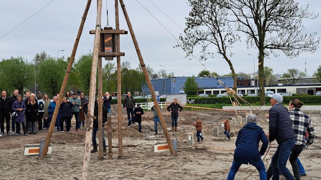 eerste paal Bult van Buist Hoogkerk