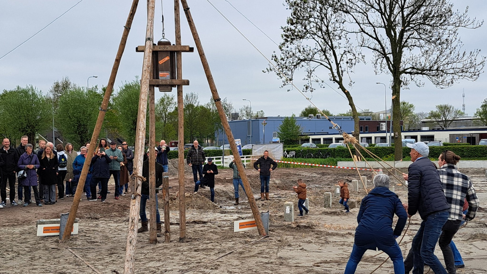 Eerste paal duurzame erfwoningen Hoogkerk